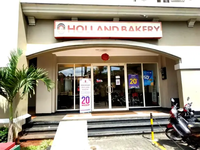 Gambar Makanan Holland Bakery 4