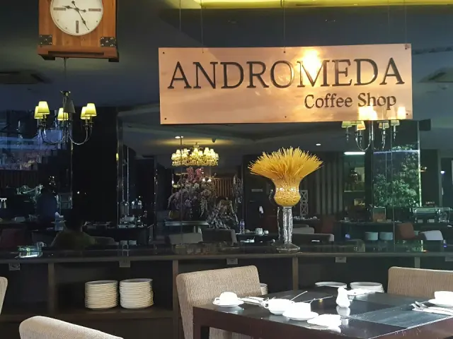 Gambar Makanan Andromeda Coffee Shop - Hotel Cosmo Amaroossa 1