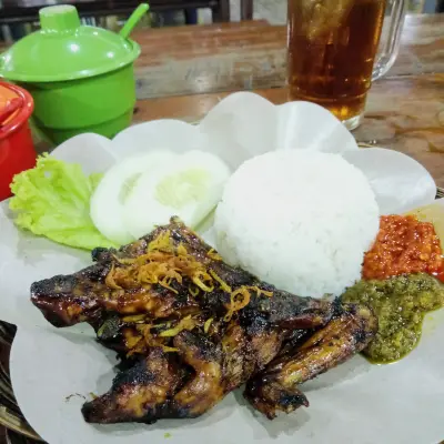 Ayam Bakar Ujang Kumis