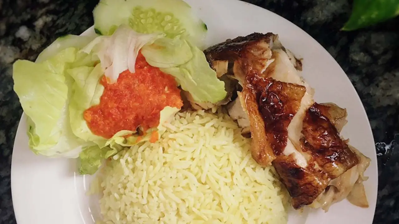 Nasi ayam etot corner