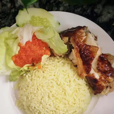 Nasi ayam etot corner