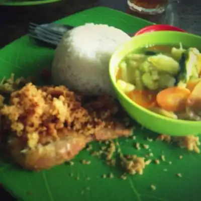 Ayam Penyet Jakarta (APJ)