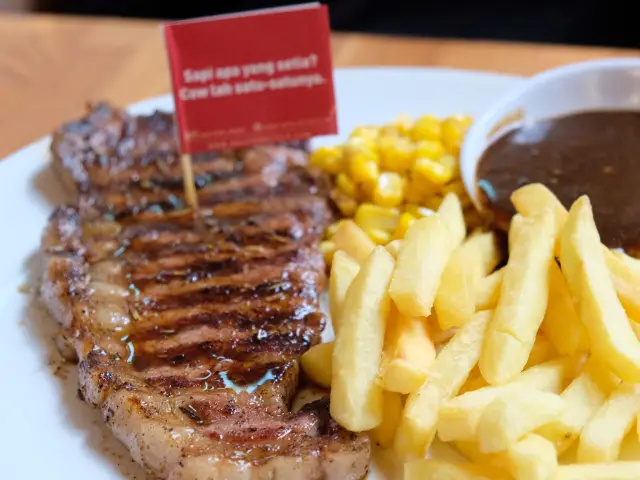 Gambar Makanan Steak Hotel by Holycow! 6