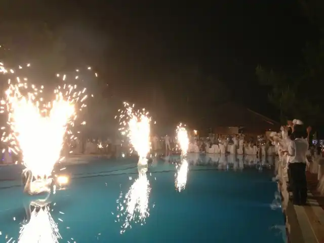 Club Med Hotel Restaurant'nin yemek ve ambiyans fotoğrafları 2