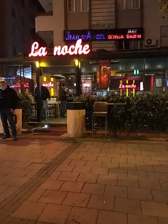 La Noche Restaurant Cafe & Bar