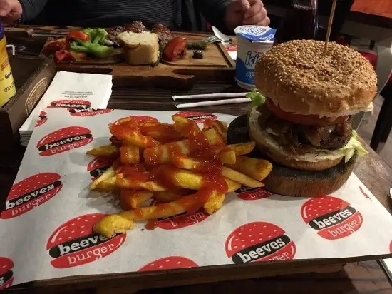 Beeves Burger'nin yemek ve ambiyans fotoğrafları 22