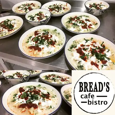 Bread's Cafe & Bistro'nin yemek ve ambiyans fotoğrafları 22