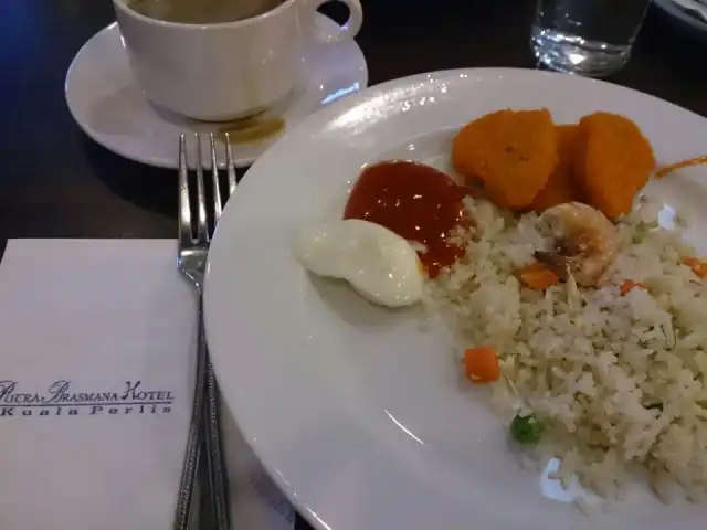 Samudera Cafe, Putra Brasmana Hotel Food Photo 9