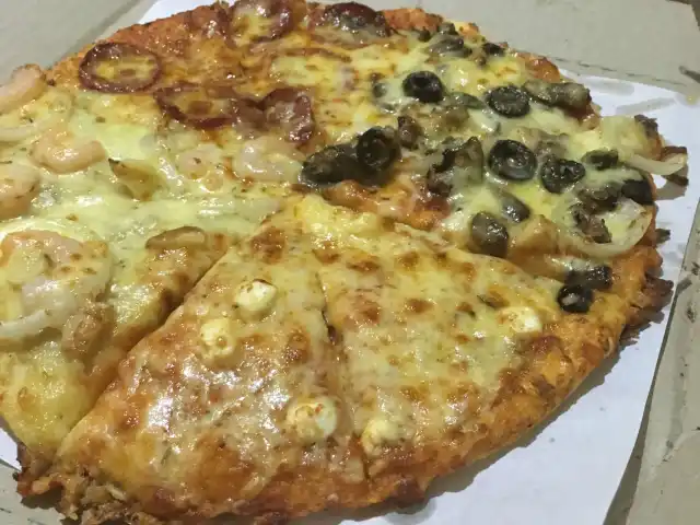 Yellow Cab Pizza Co. Food Photo 8