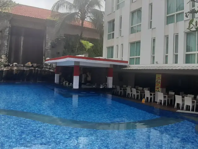 Gambar Makanan Laguna Pool Bar - Kuta Paradiso Hotel 1