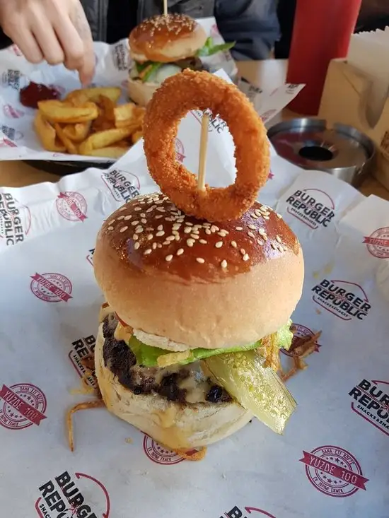 Burger Republic'nin yemek ve ambiyans fotoğrafları 6