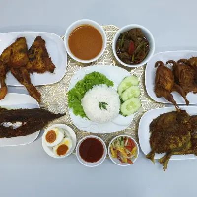 PAK TEH NASI KUKUS AYAM BEREMPAH