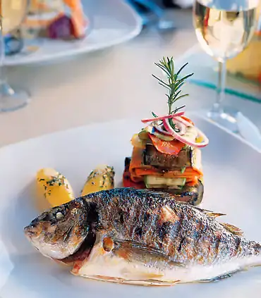 Marmara Fish Restaurant - Renaissance Polat İstanbul Hotel'nin yemek ve ambiyans fotoğrafları 10