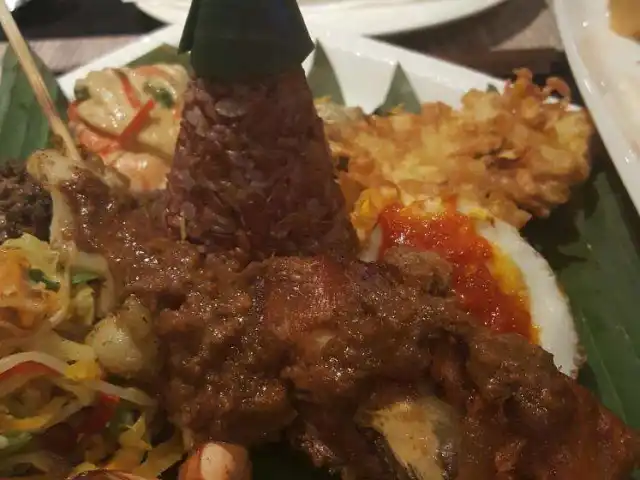 Gambar Makanan Yanies Restaurant 10