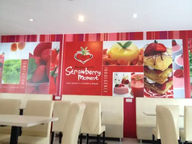 Strawberry Moment Dessert Cafe Food Photo 7