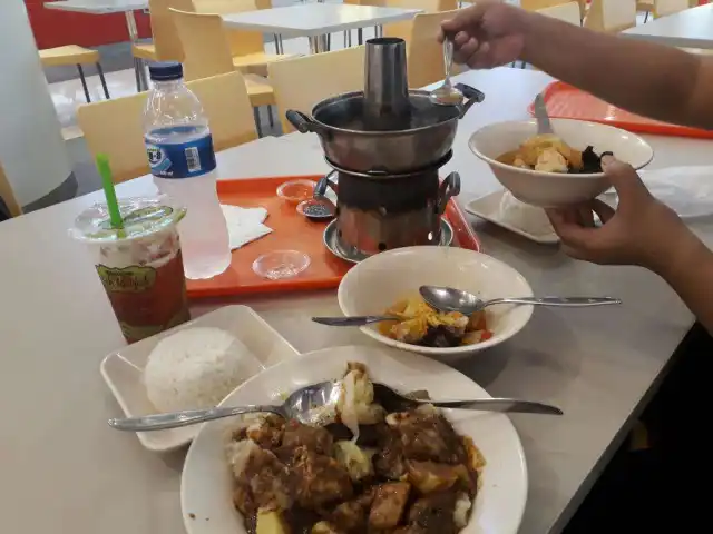 Gambar Makanan Steamboat House 19