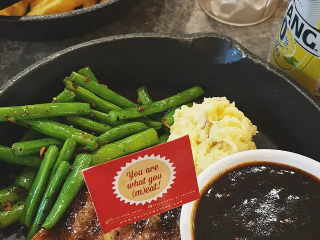 Gambar Makanan Steak Hotel by Holycow! 10
