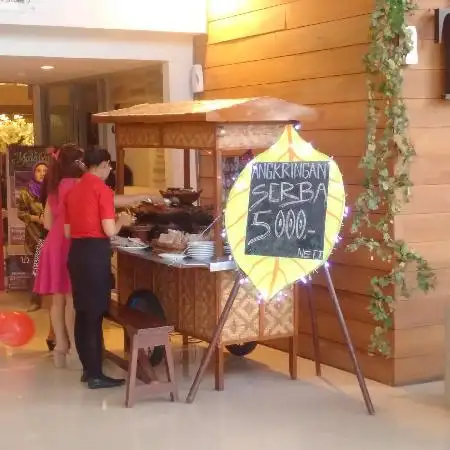 Gambar Makanan Tong Tji Cafe Lobby Hotel Hom Semarang 1