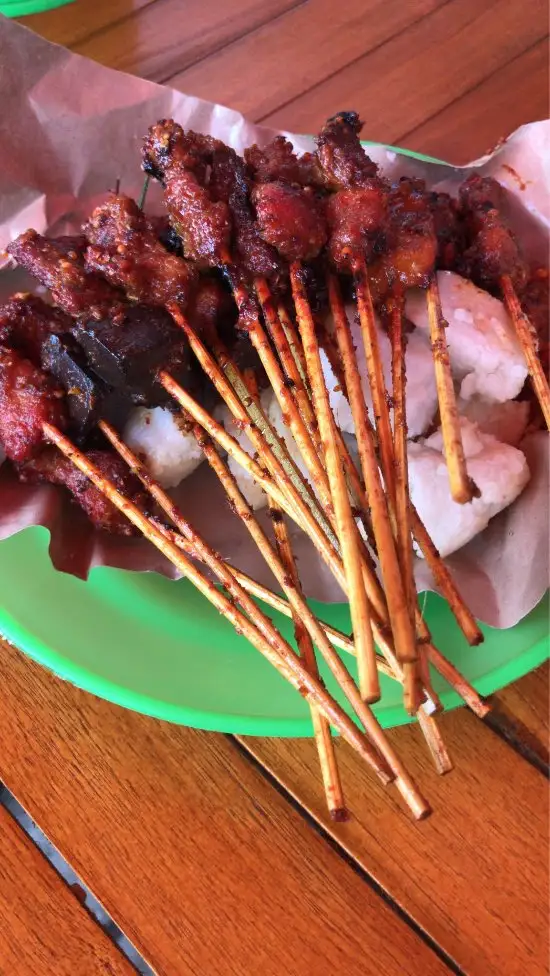 Gambar Makanan Sate Babi Bawah Pohon Gelora Trisakti 11