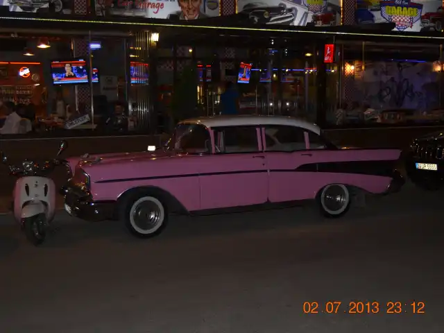 Old Car Garage'nin yemek ve ambiyans fotoğrafları 6