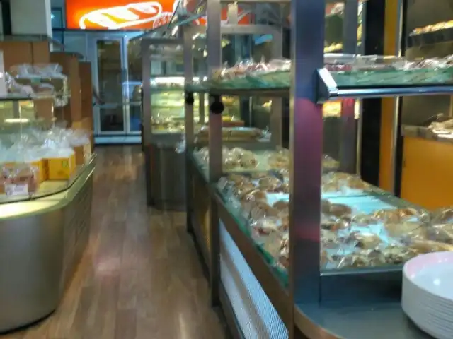 Gambar Makanan Holland Bakery 2