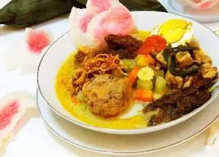 Lontong Daun Pisang Ayam Penyet