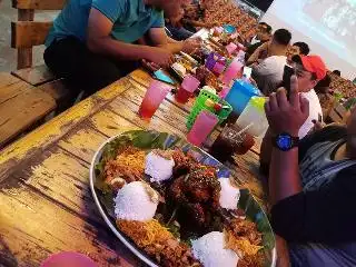 Family Corner (Nasi Ambeng Ayam Engkong)