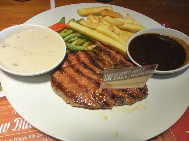 Gambar Makanan Steak Hotel by Holycow! 6