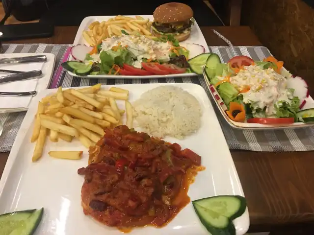 La-Samira Restaurant&Pizza'nin yemek ve ambiyans fotoğrafları 4