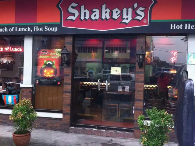 Shakey's Food Photo 3
