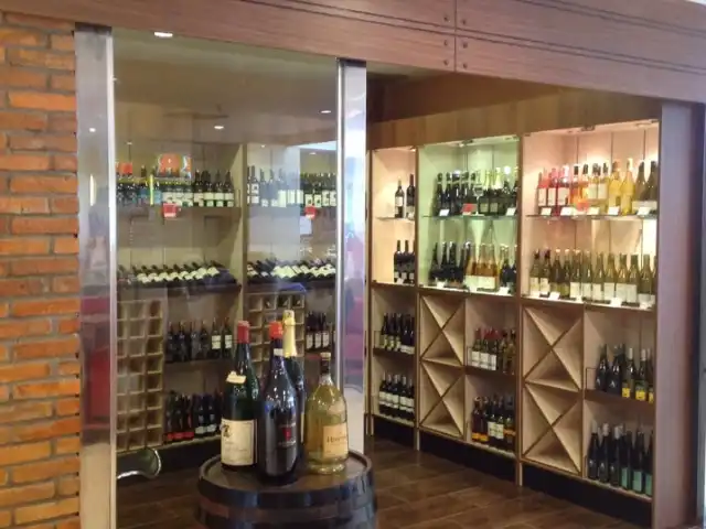 Gambar Makanan Pinnacle Wine Shop 2