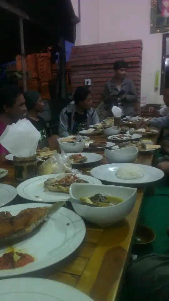 Gambar Makanan Food Court Puja Sera 11