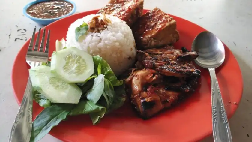 Ayam Penyet Bowo, Merdeka Barat