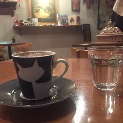 İki Kedi Cafe