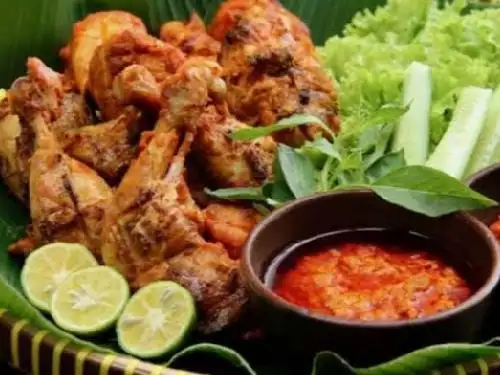 Ayam Lalapan Karindangan, Ruhui Rahayu