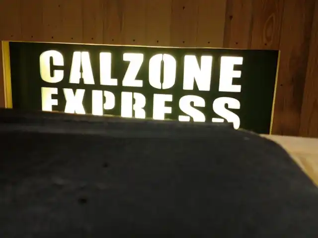 Gambar Makanan Calzone Express 4