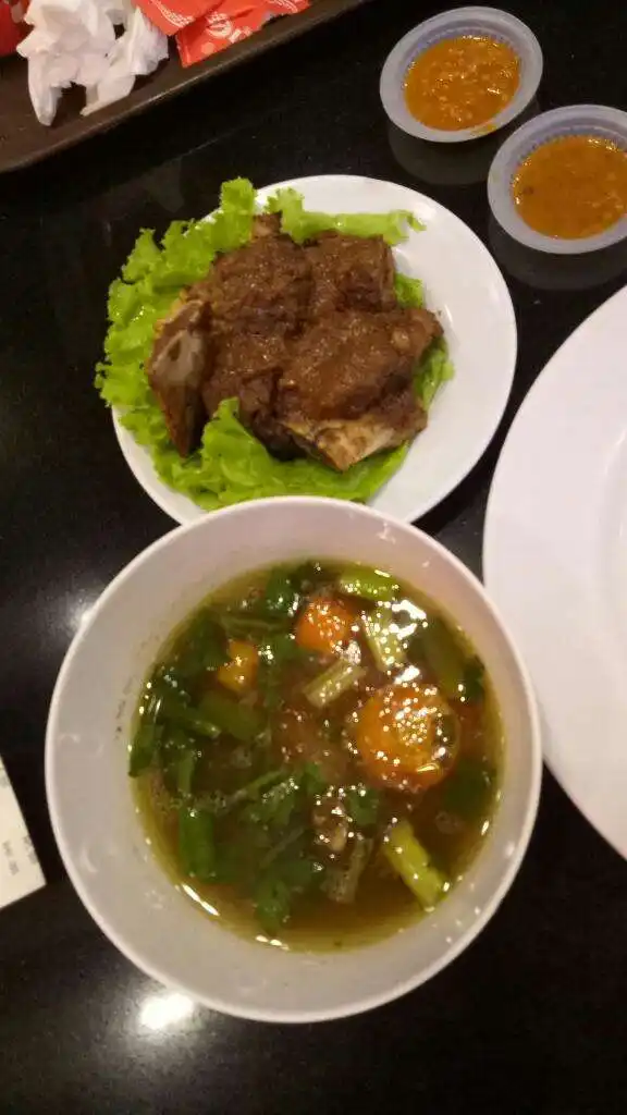 Gambar Makanan Sop Buntut Ibu Henny 20