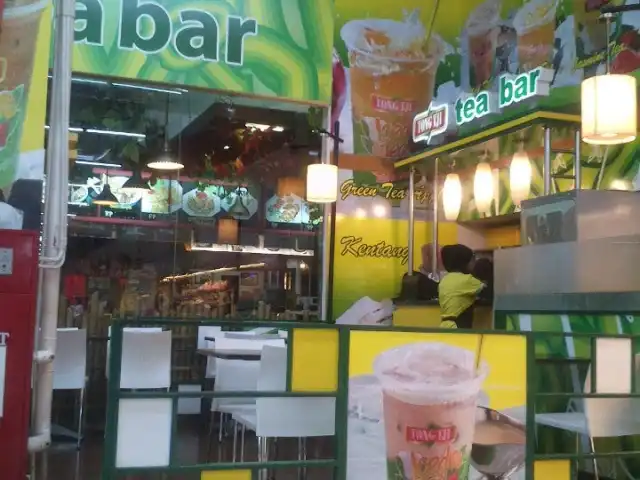 Gambar Makanan TONG TJI Tea Bar 12