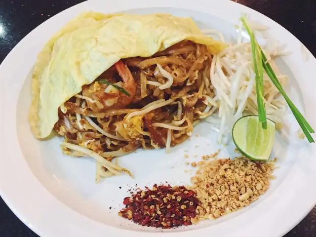 Basil Thai Nudle Bar Food Photo 19