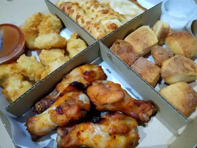 Domino's Pizza Food Photo 6