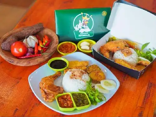Ayam Penyet Kutaraja,  Jl. Darussalam No.  87 (Simpang Sei Mencirim)  
