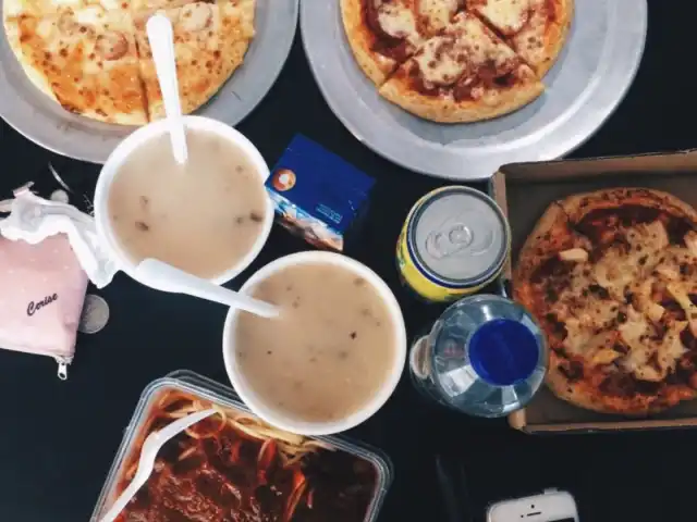 pizza hut jalan pegawai Food Photo 1