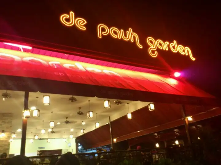 De Pauh Garden Restaurant & Cafe