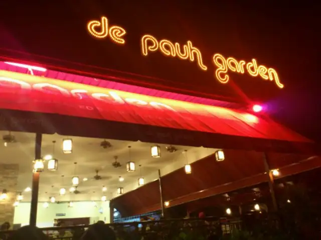 De Pauh Garden Restaurant & Cafe