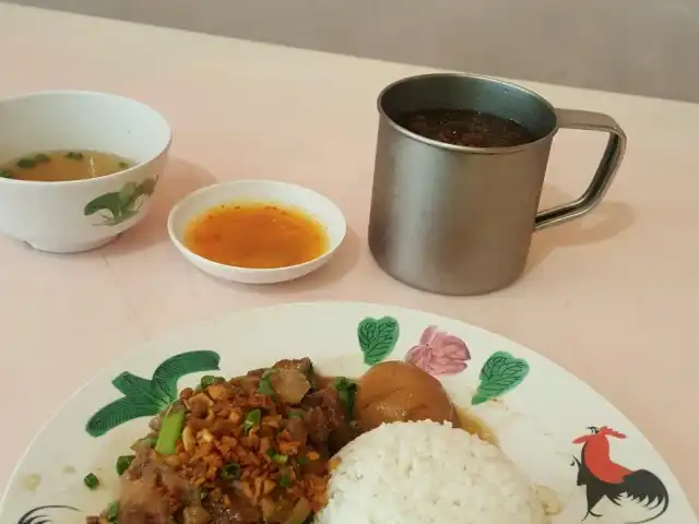 MOOBAAN thai Food Photo 1