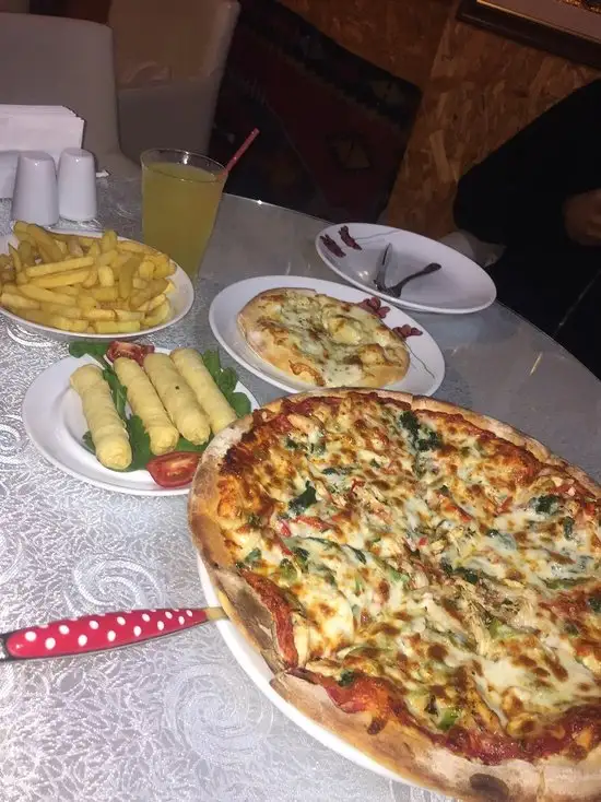 Ozi Pizza and Pasta'nin yemek ve ambiyans fotoğrafları 11
