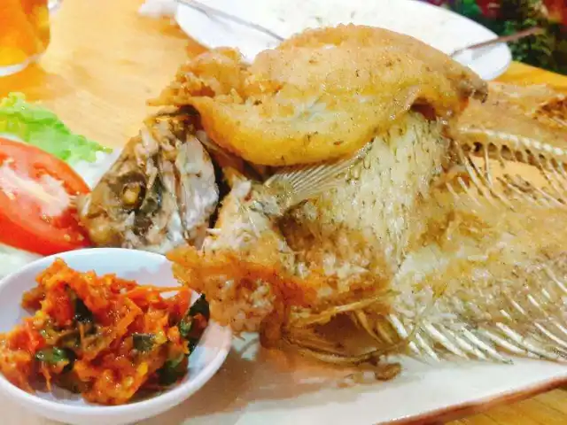 Gambar Makanan Sop Buntut Ibu Henny 13