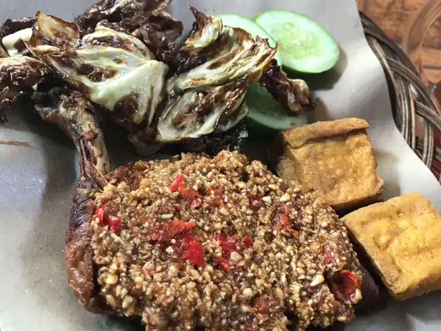 Gambar Makanan Ayam Gepuk Sambal Bawang Pak Gembus 14