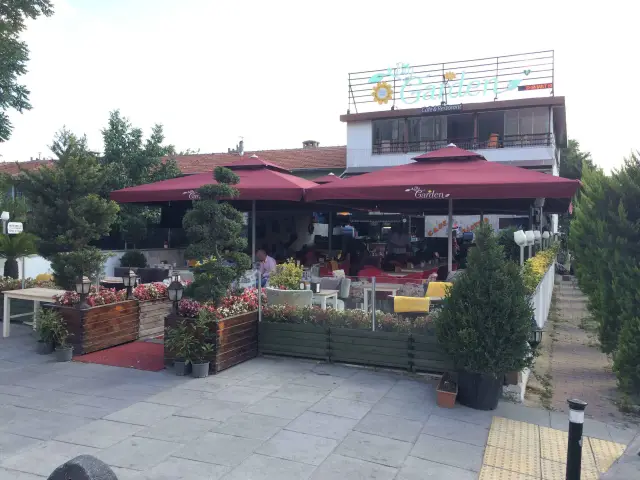 Big Garden Cafe & Bistro'nin yemek ve ambiyans fotoğrafları 3