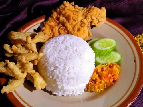 Ayam Jamur Crispy Dik Ais, Laweyan